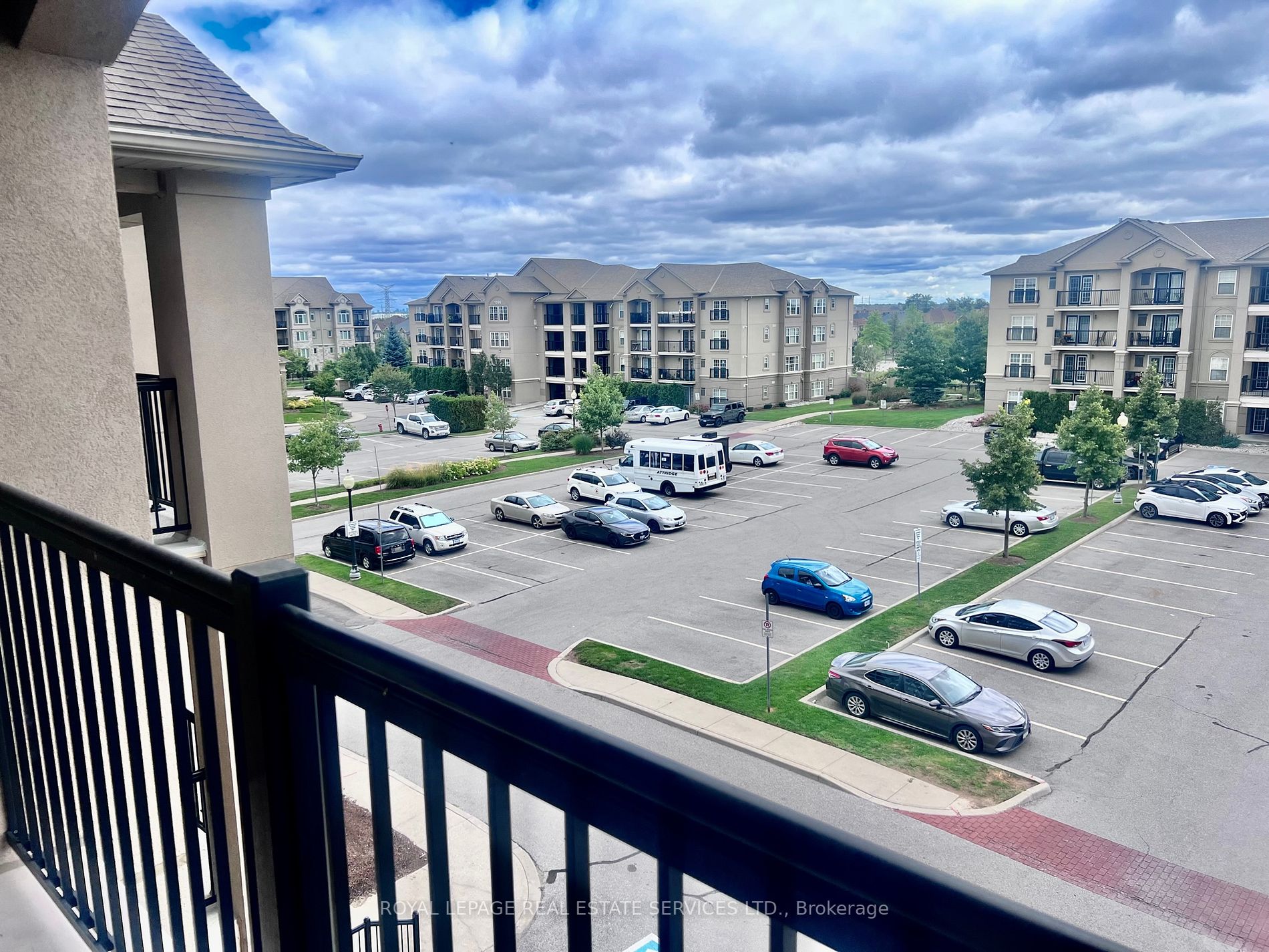 1360 Main St E, #404