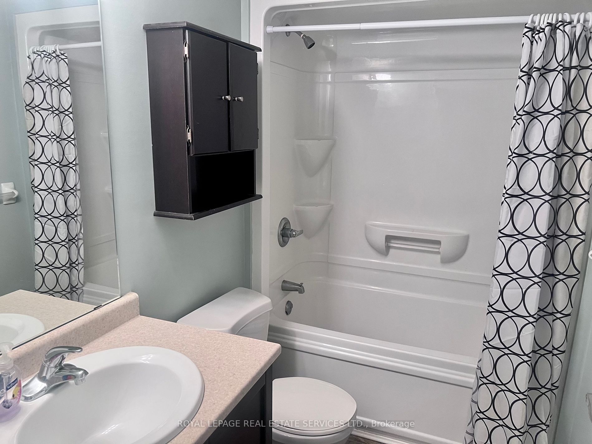 1360 Main St E, #404