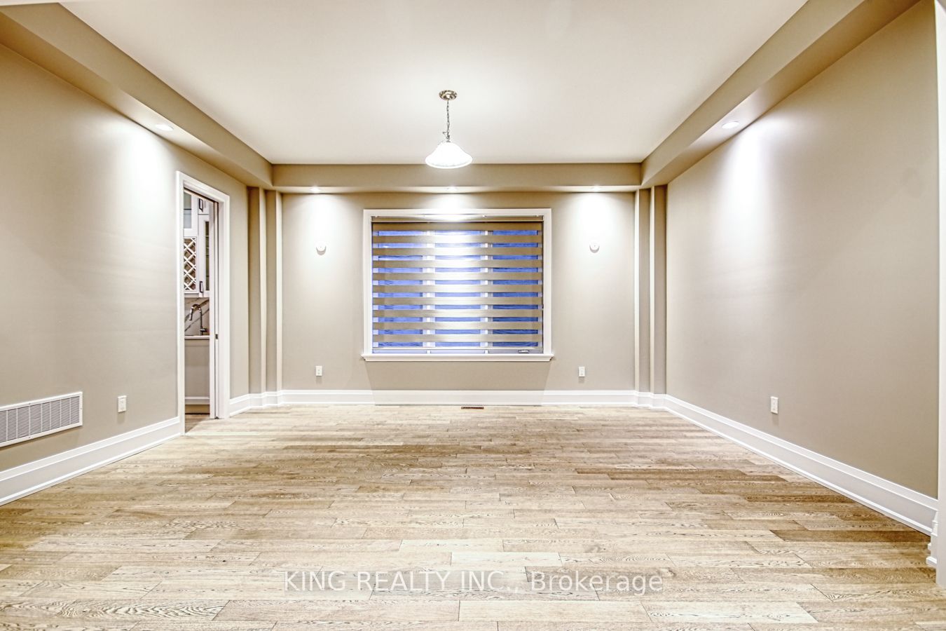 2326 Hyacinth Crescent