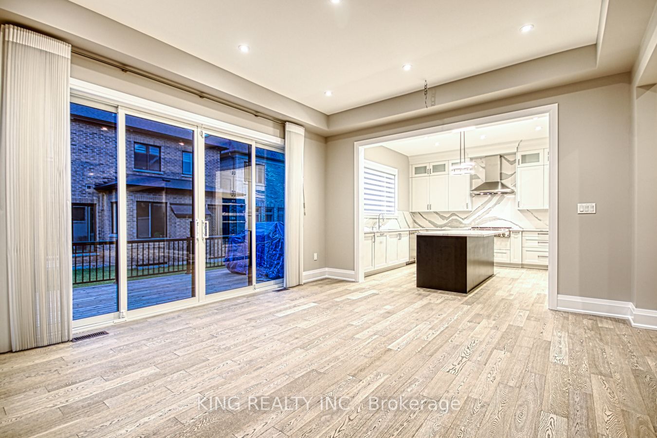 2326 Hyacinth Crescent