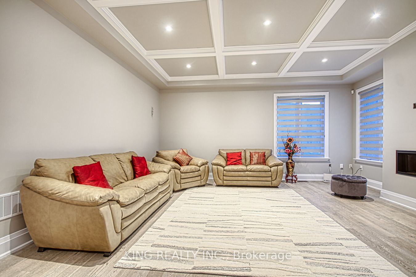 2326 Hyacinth Crescent