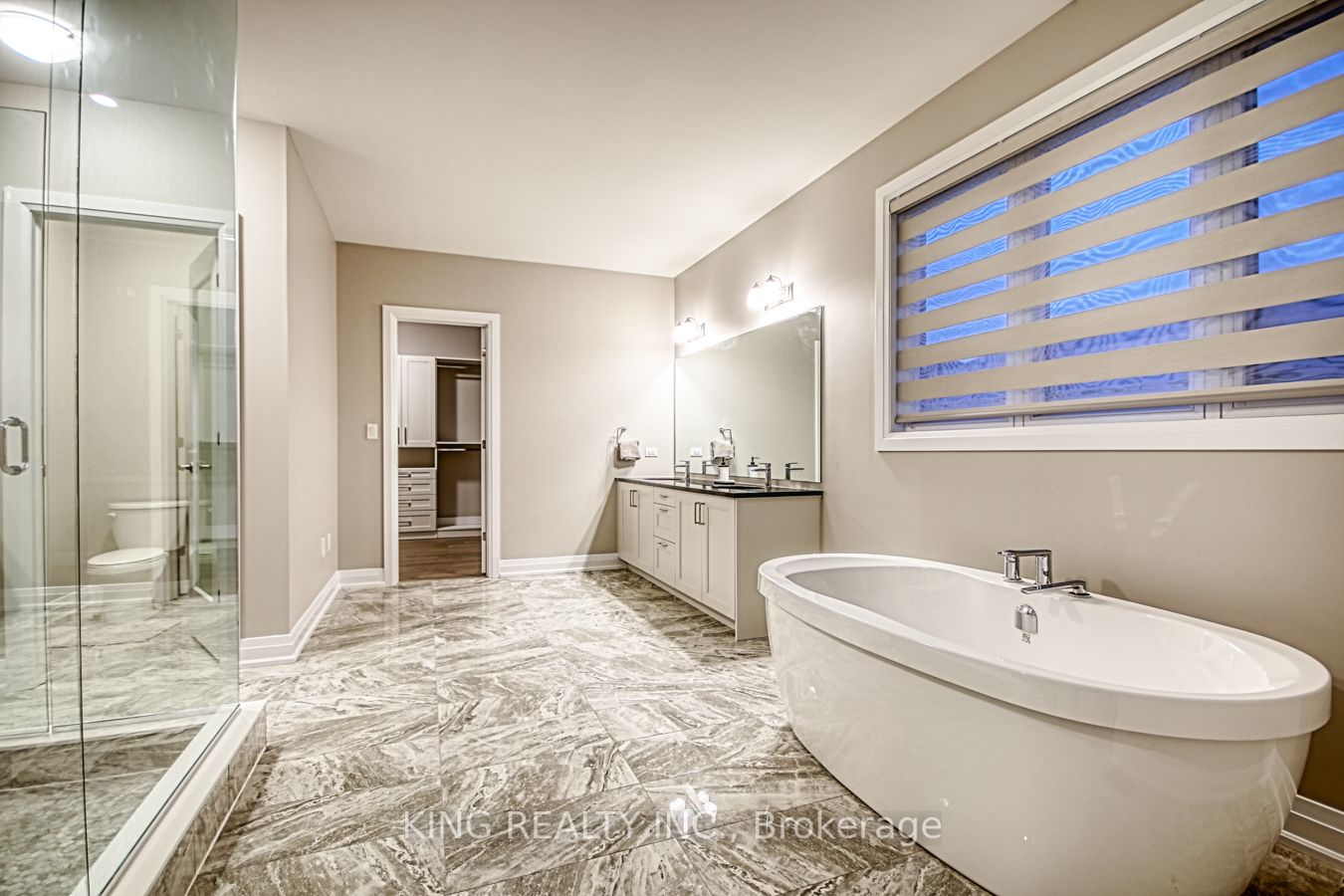 2326 Hyacinth Crescent