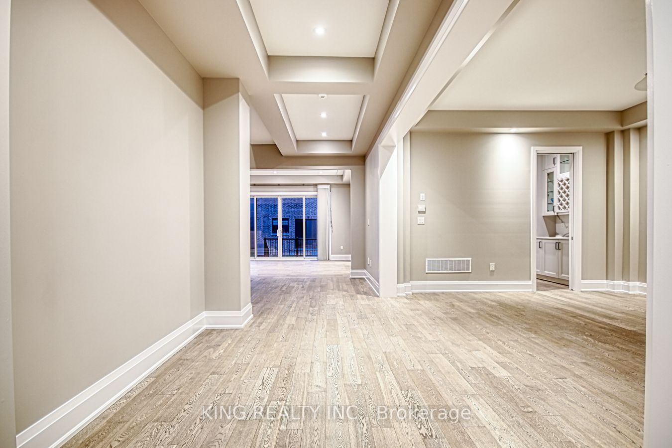 2326 Hyacinth Crescent