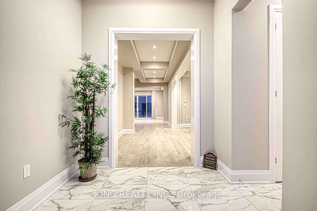 2326 Hyacinth Crescent