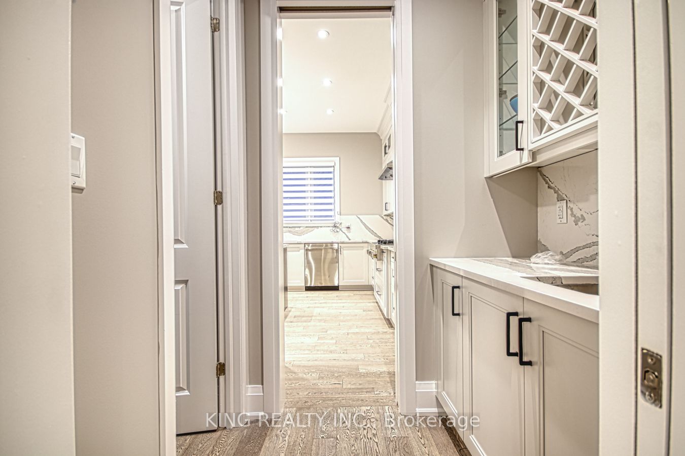 2326 Hyacinth Crescent