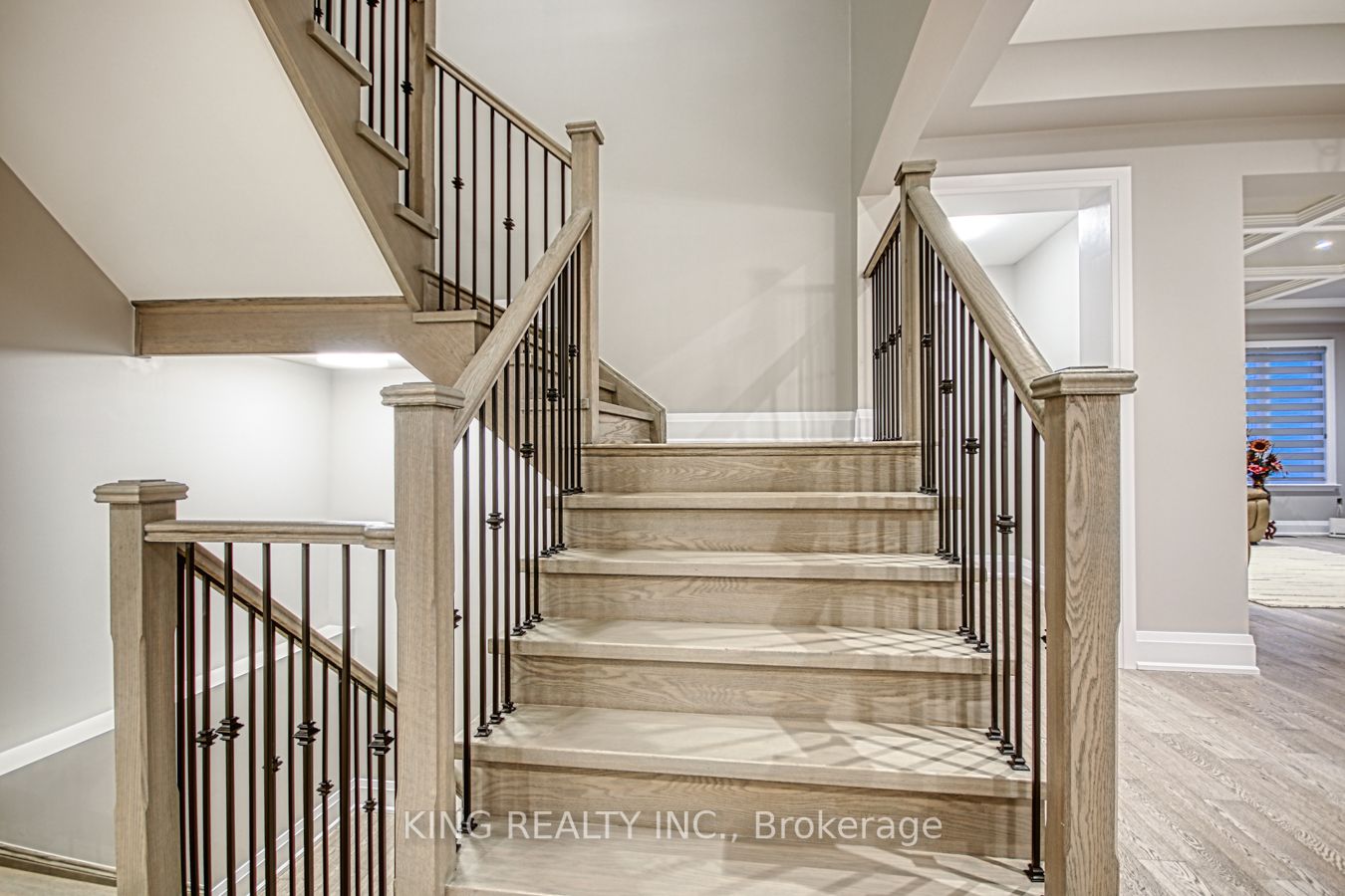 2326 Hyacinth Crescent