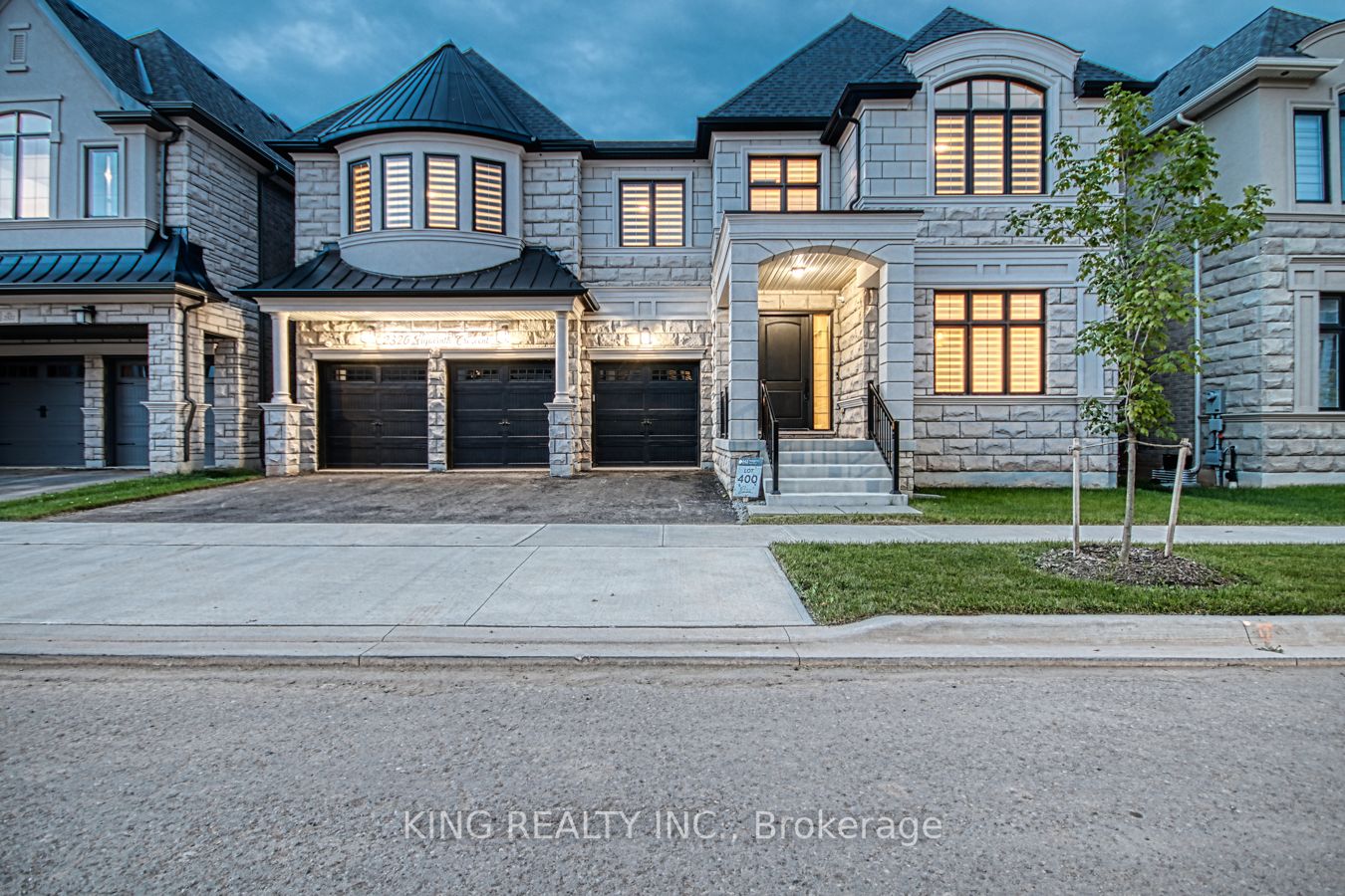 2326 Hyacinth Crescent