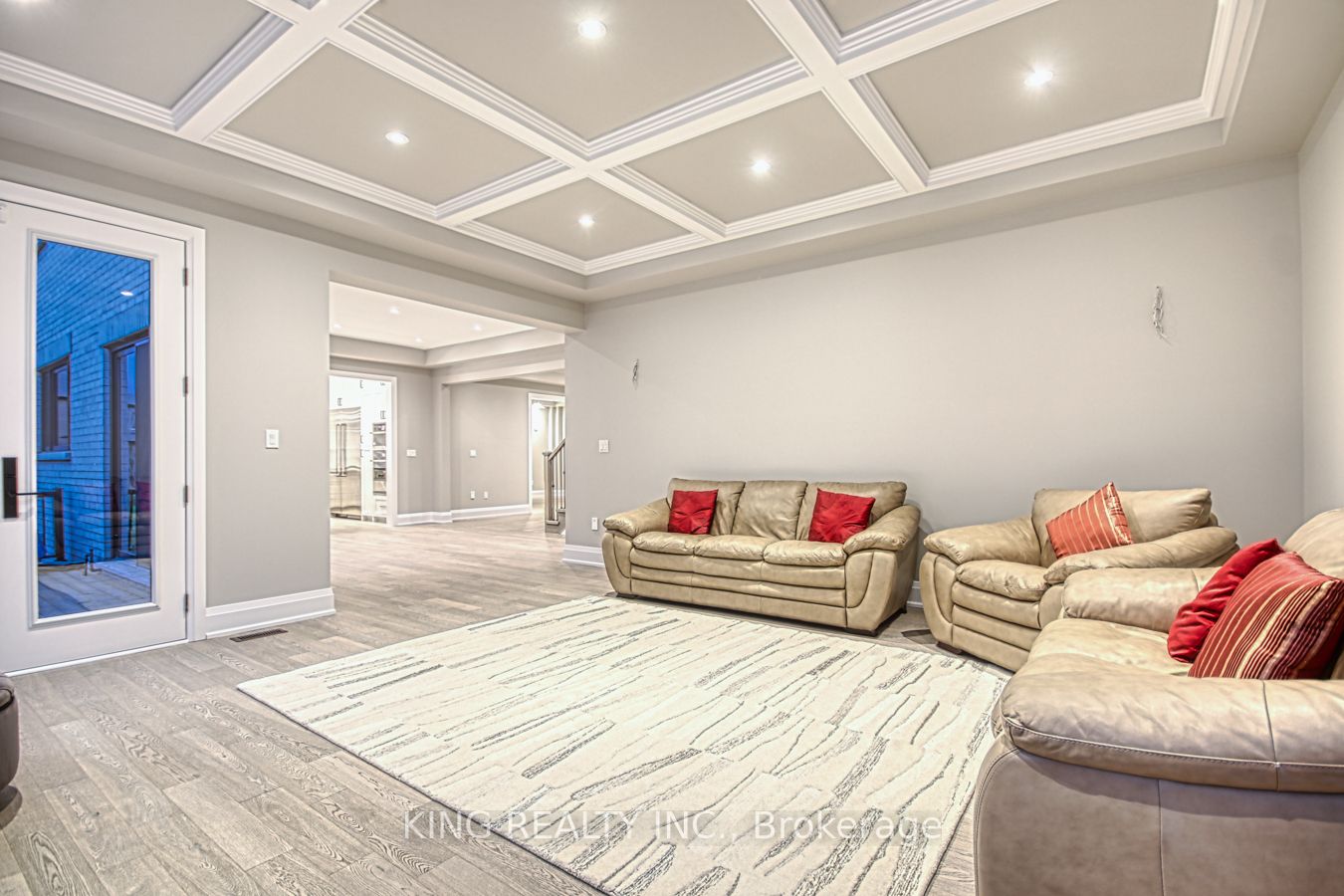 2326 Hyacinth Crescent
