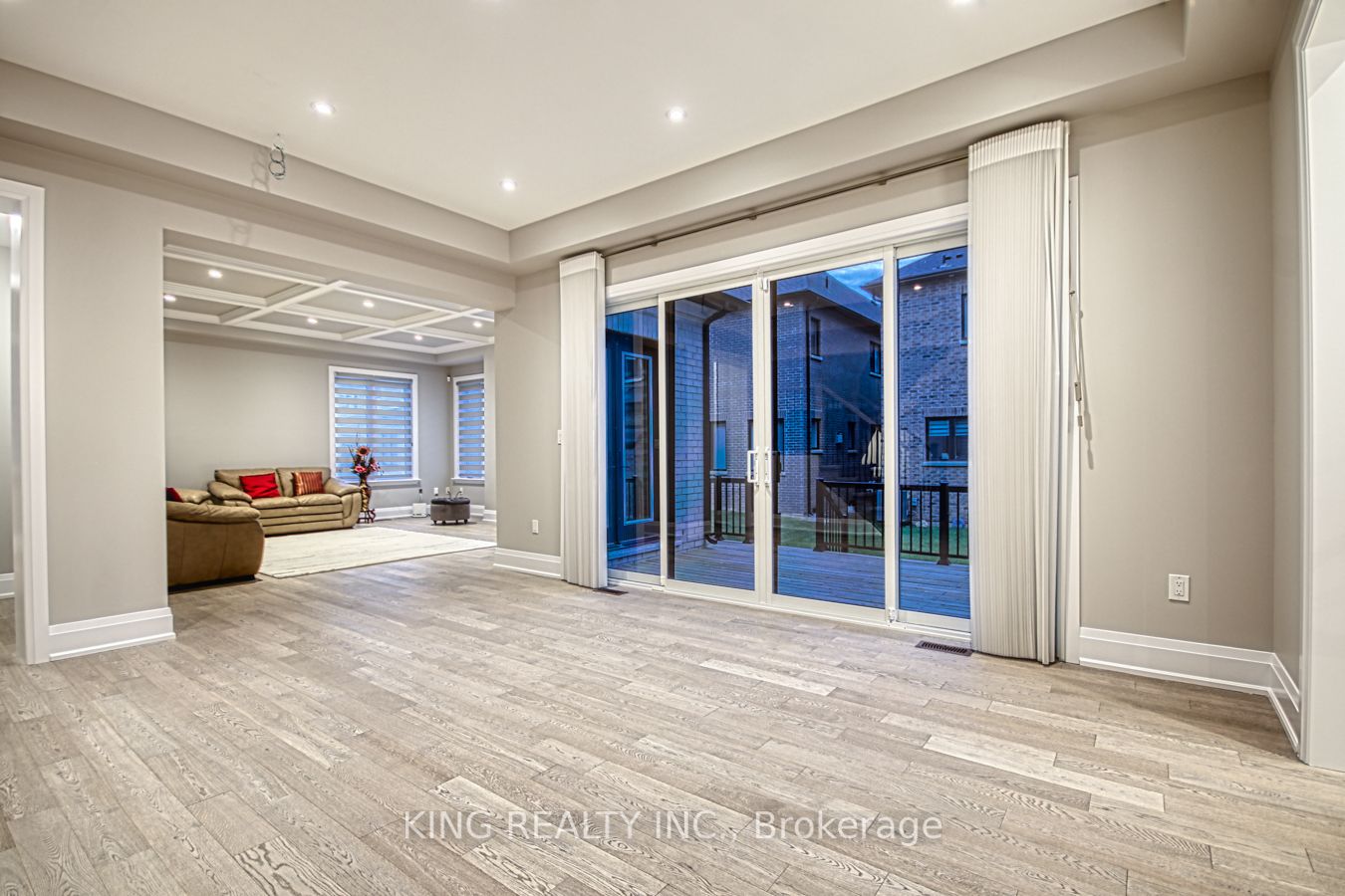 2326 Hyacinth Crescent