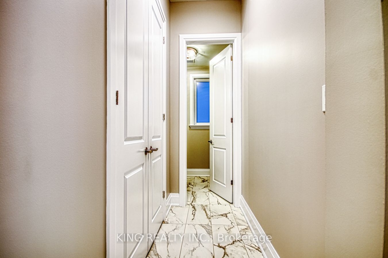 2326 Hyacinth Crescent