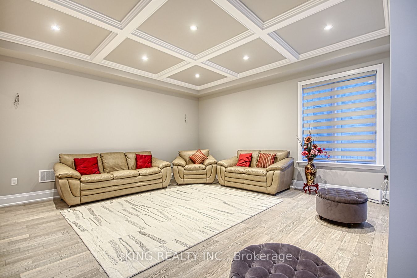 2326 Hyacinth Crescent