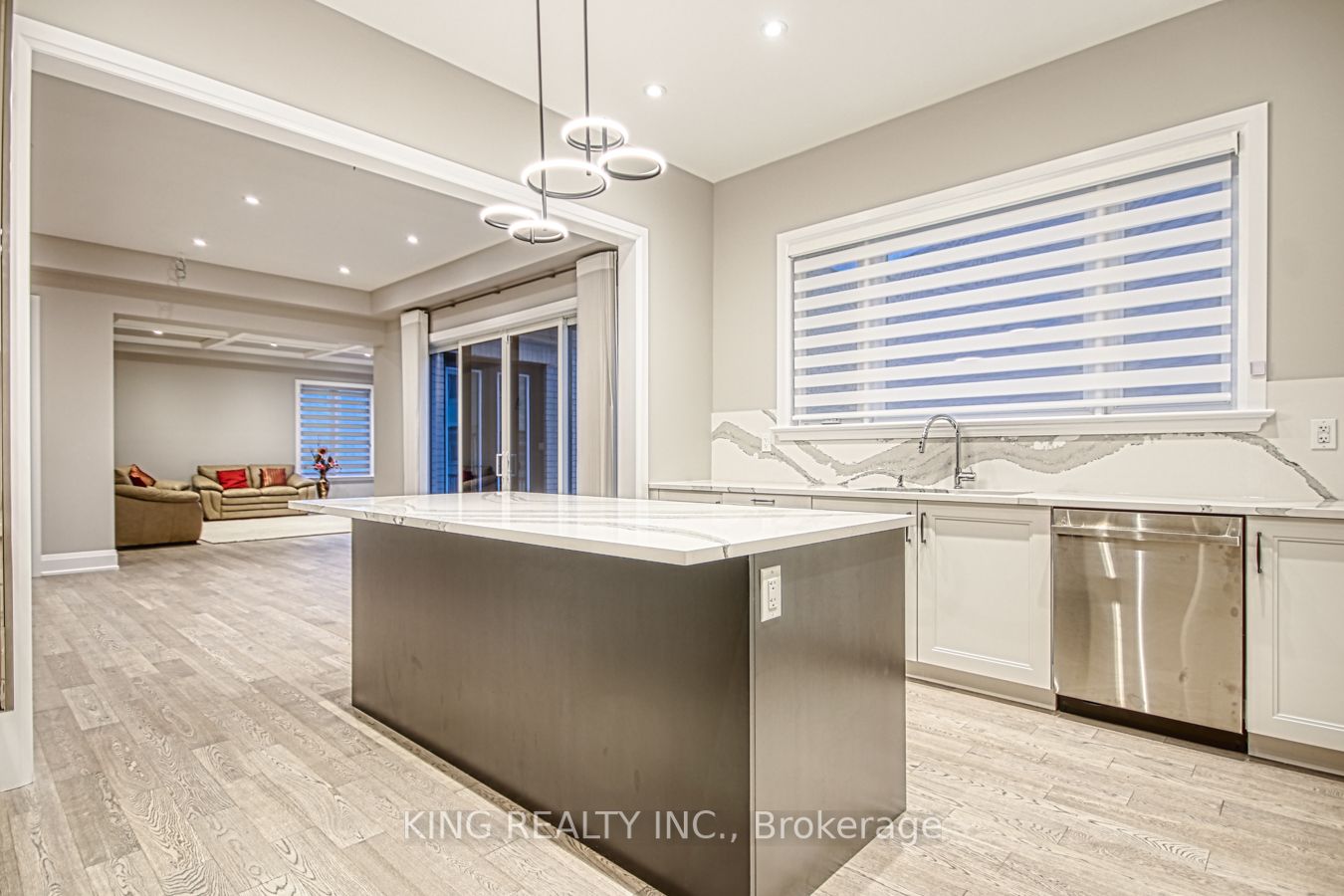 2326 Hyacinth Crescent