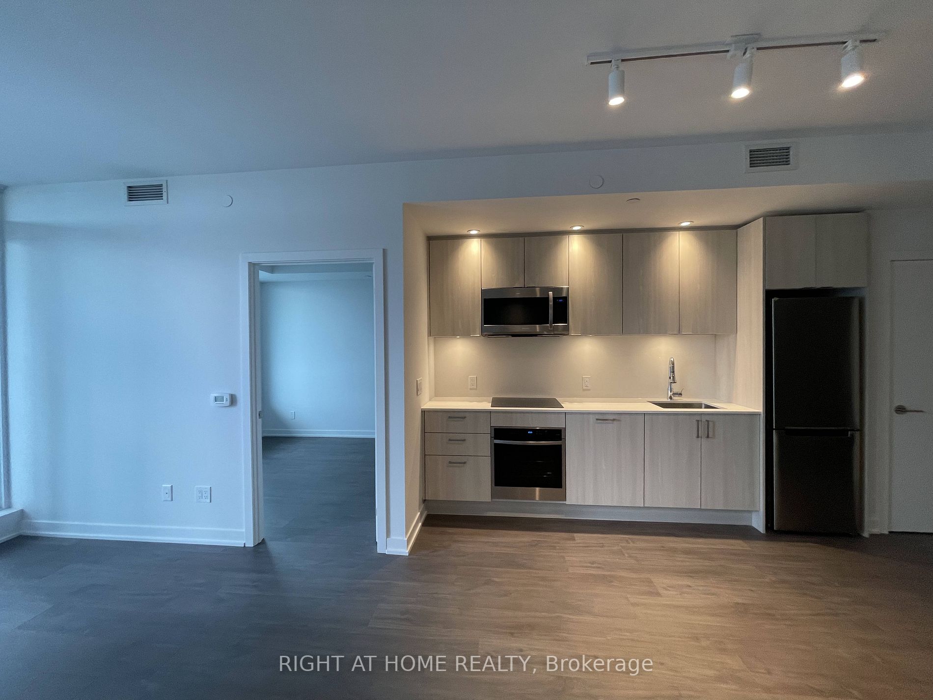 1926 Lakeshore Blvd W, #1705