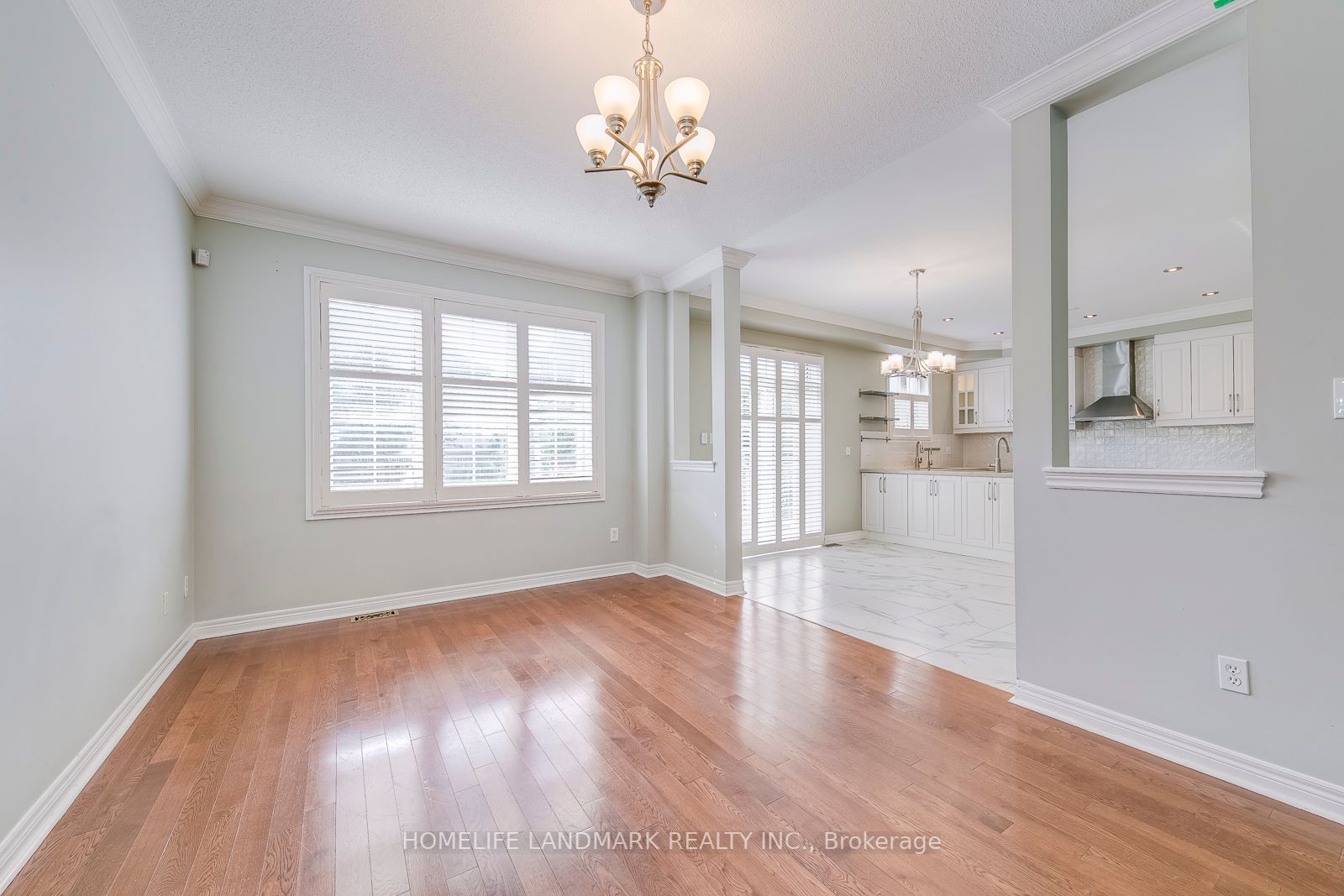 2332 Woodcrest Dr
