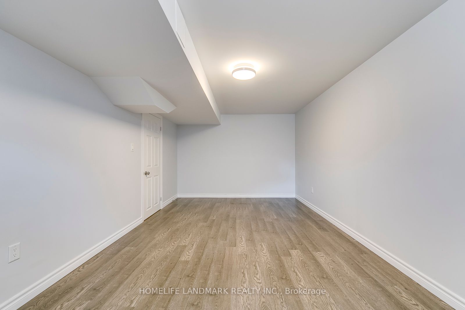 2332 Woodcrest Dr