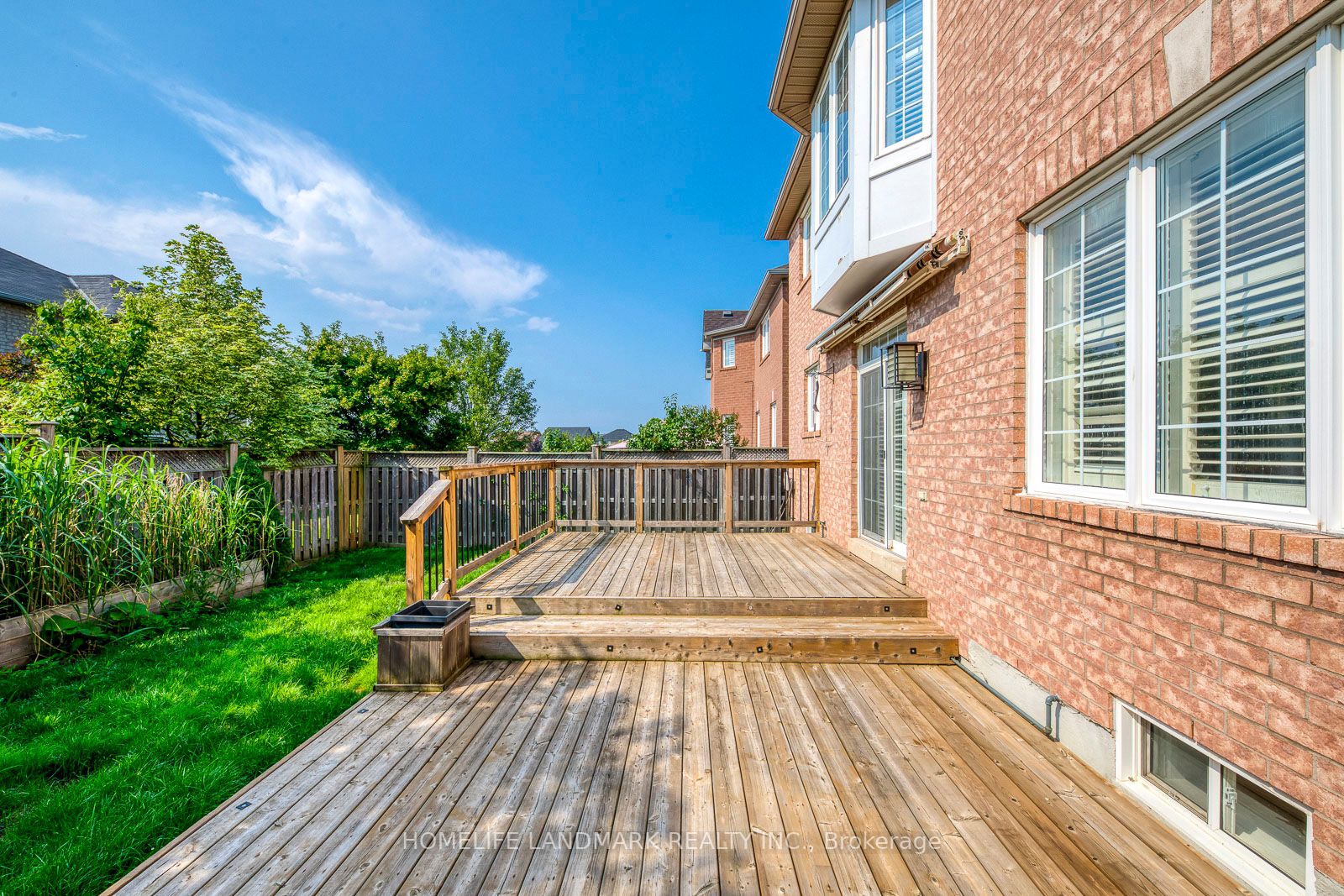 2332 Woodcrest Dr