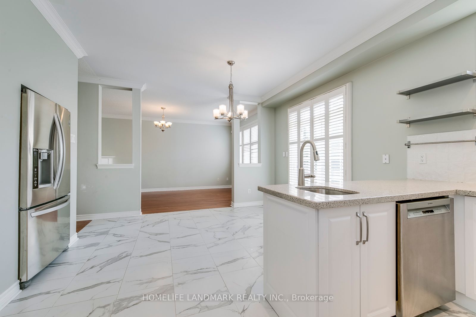 2332 Woodcrest Dr