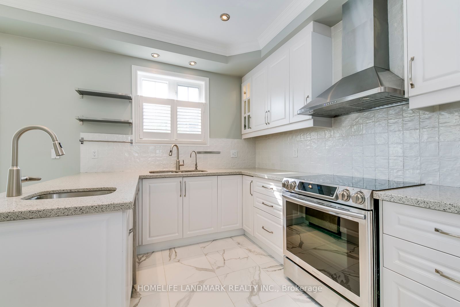 2332 Woodcrest Dr