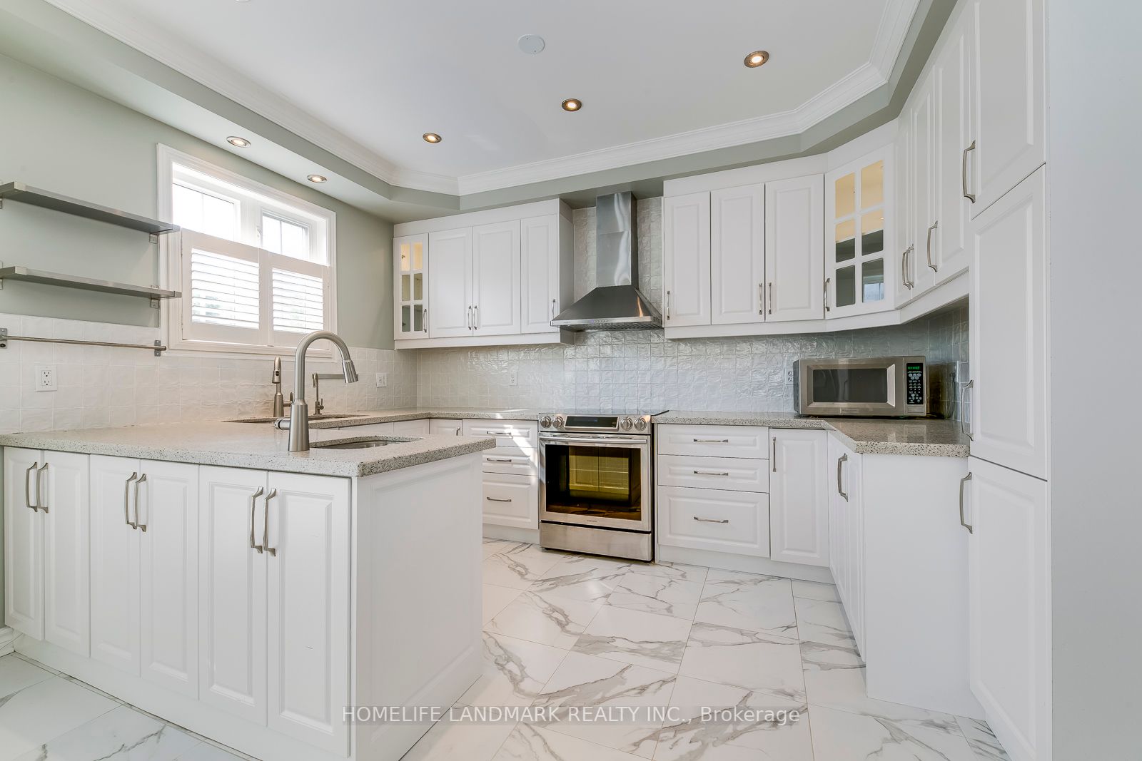 2332 Woodcrest Dr