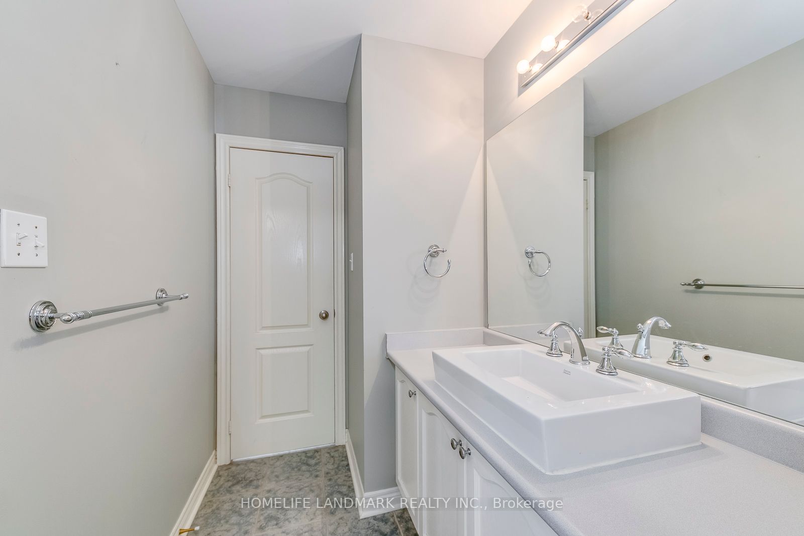 2332 Woodcrest Dr