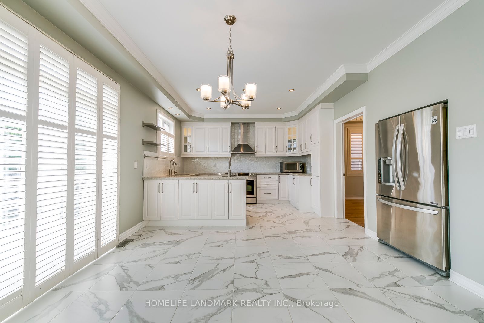 2332 Woodcrest Dr
