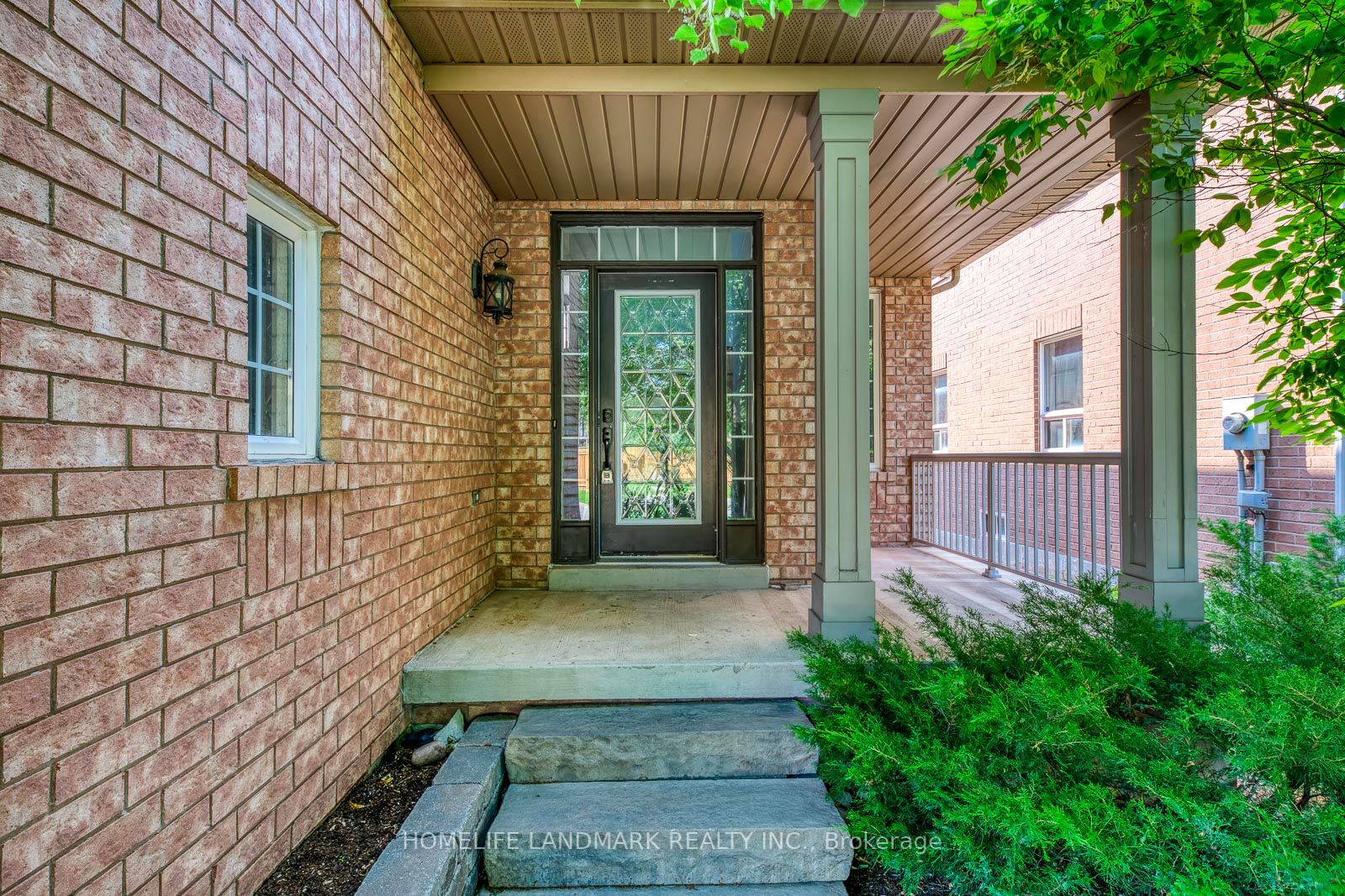 2332 Woodcrest Dr
