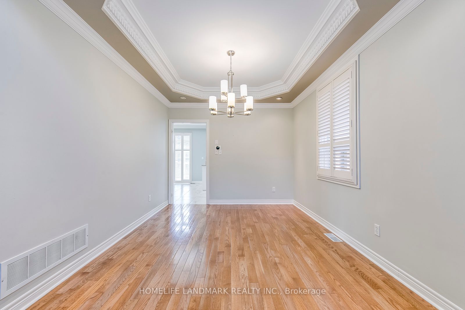 2332 Woodcrest Dr
