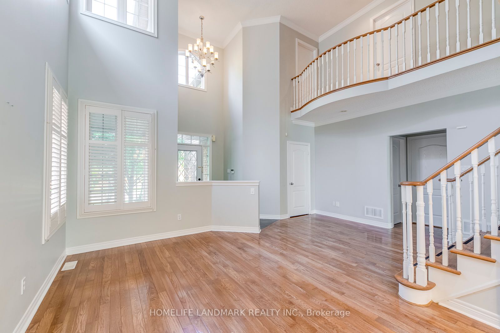 2332 Woodcrest Dr