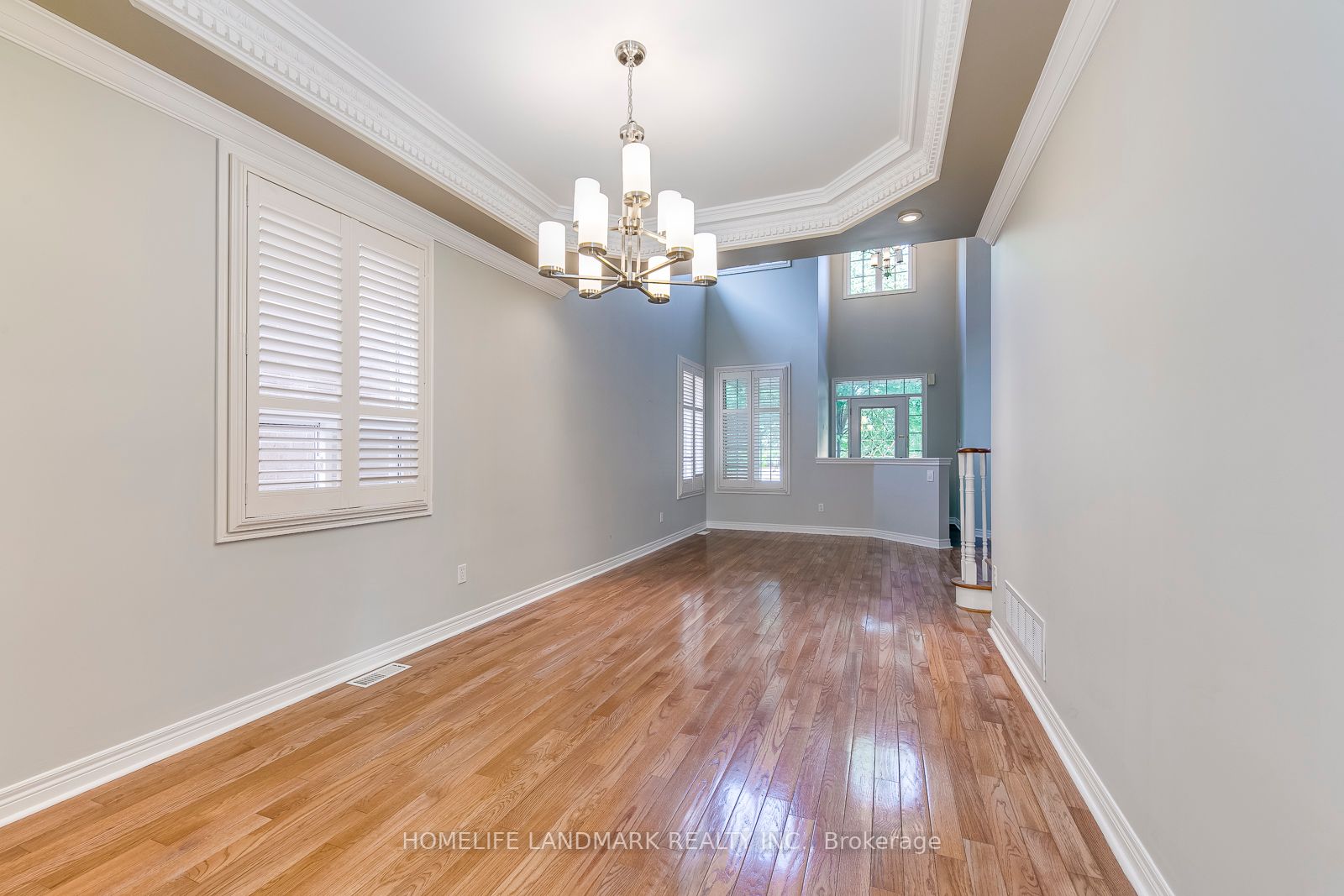 2332 Woodcrest Dr