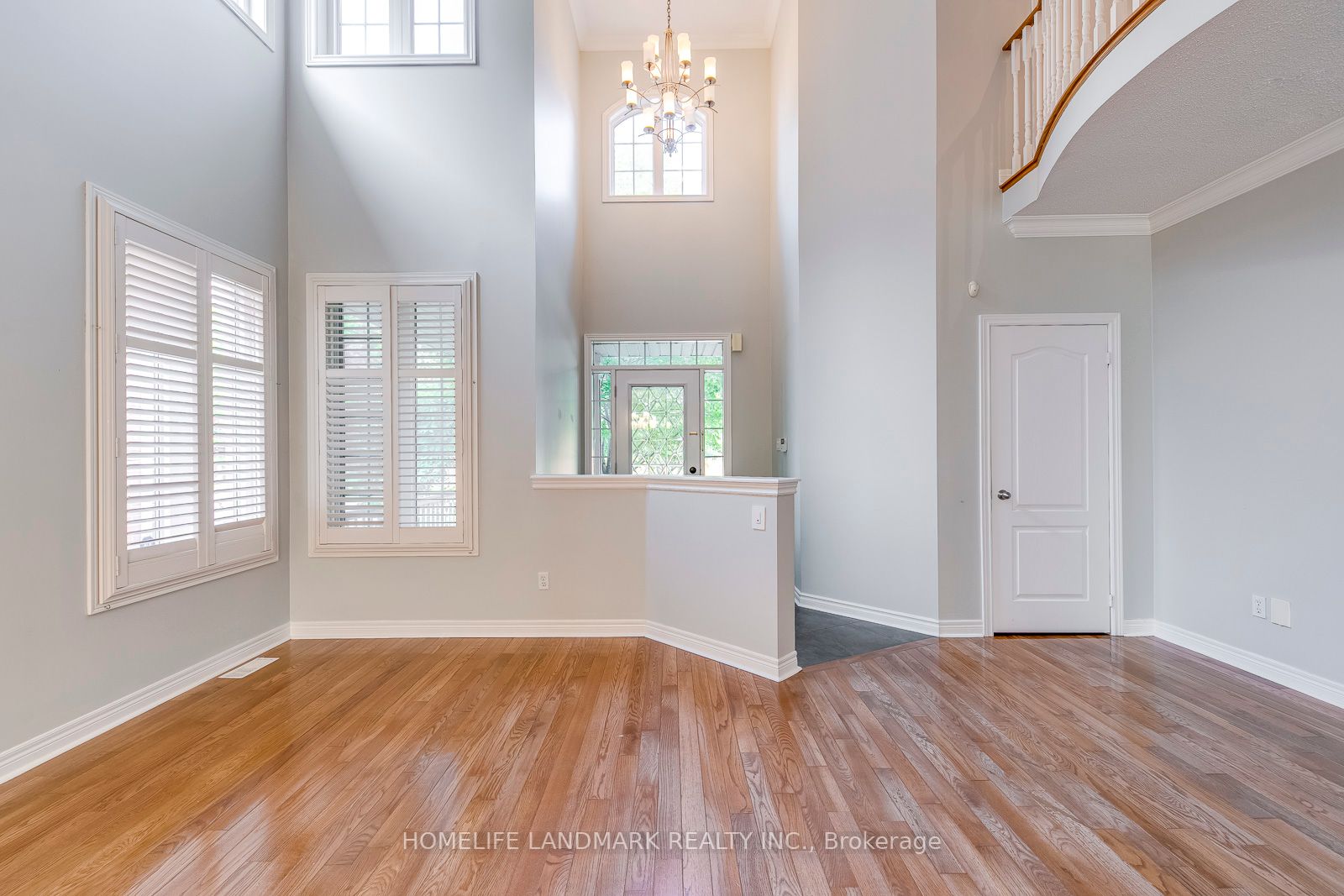 2332 Woodcrest Dr
