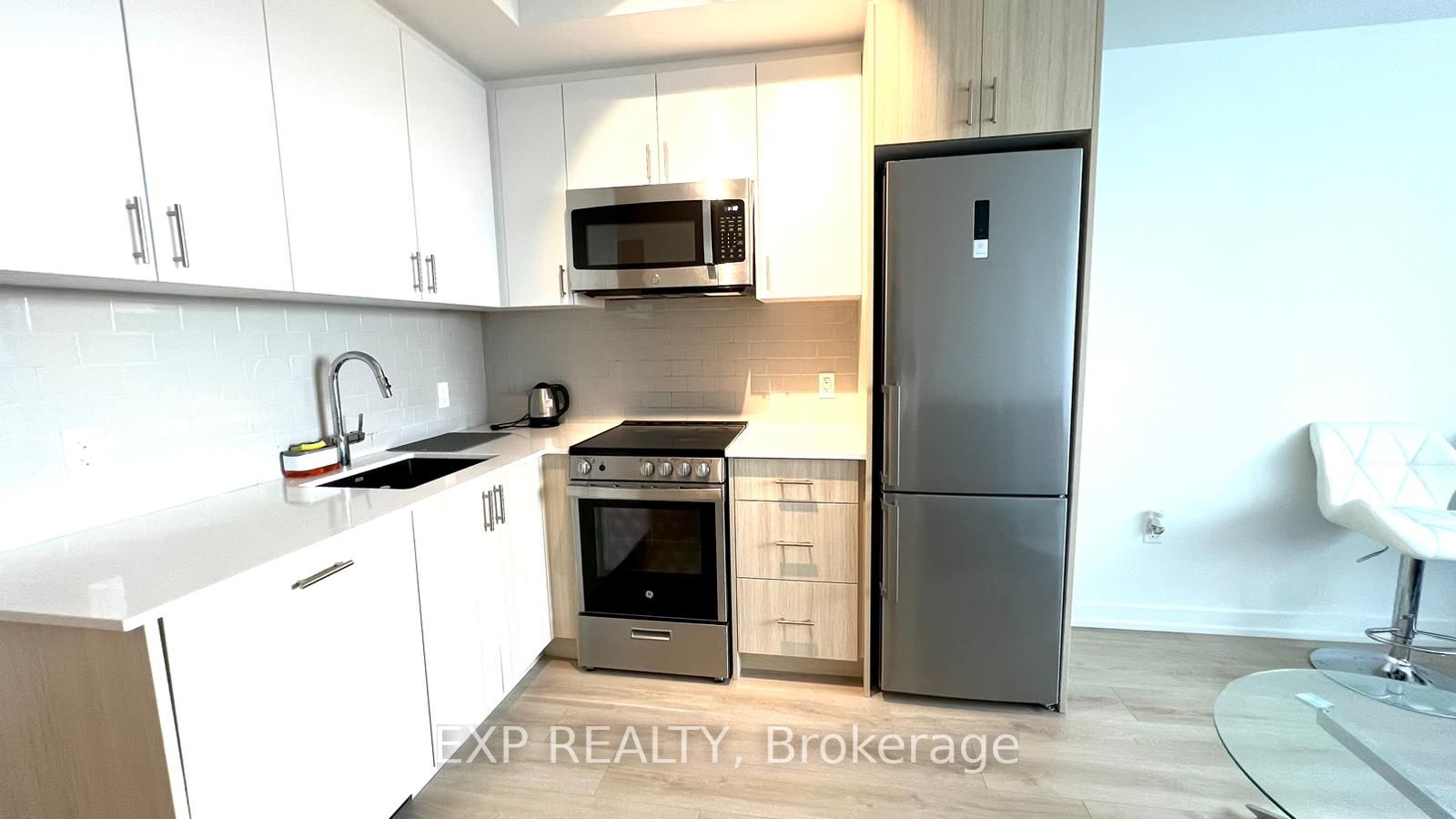 1195 The Queensway St, #302