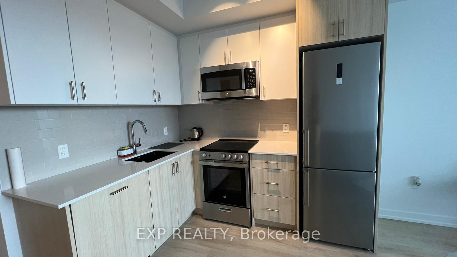 1195 The Queensway St, #302
