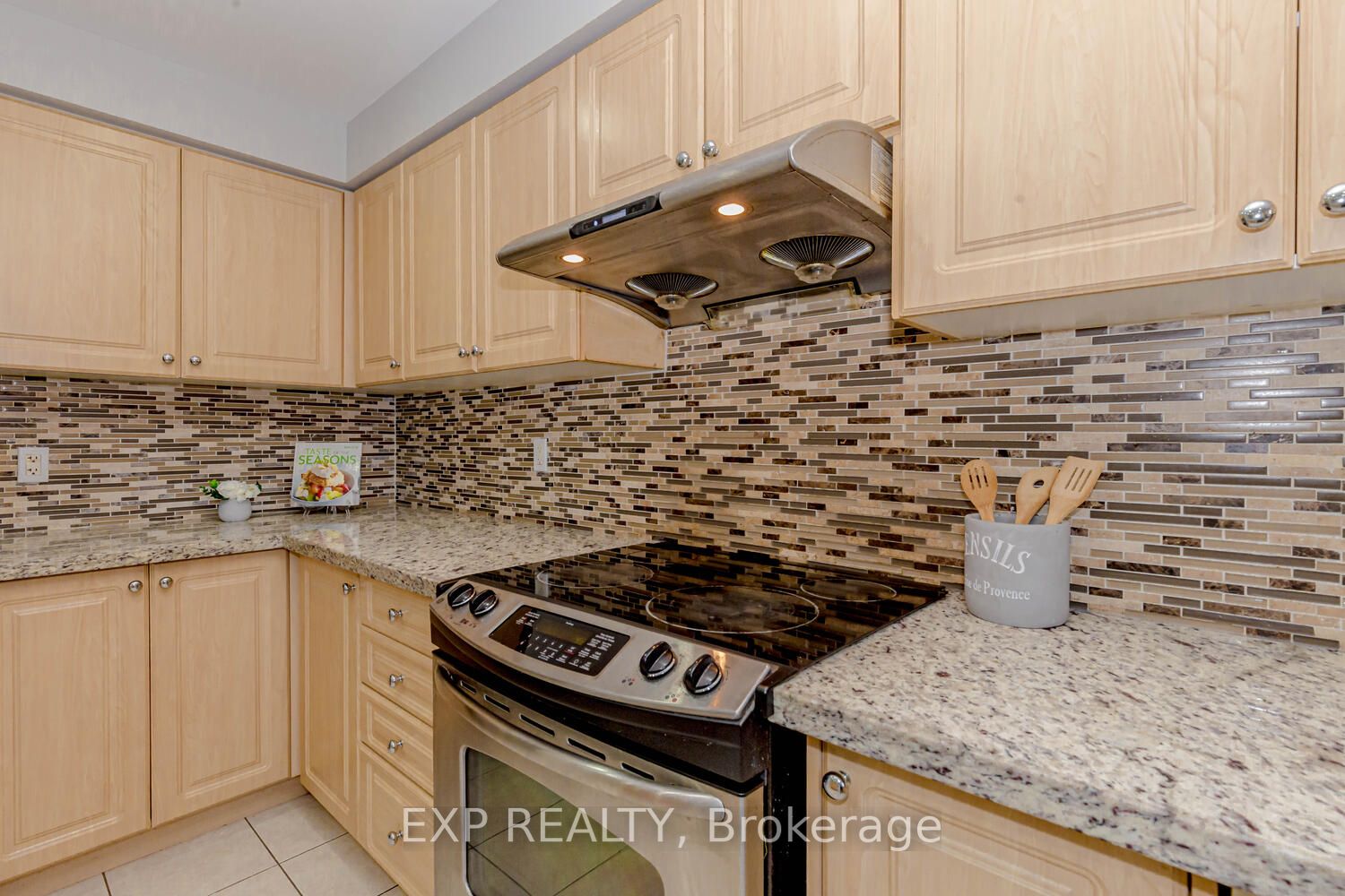 227 Queen Mary Drive W
