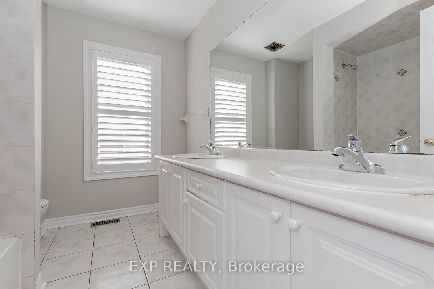 227 Queen Mary Drive W