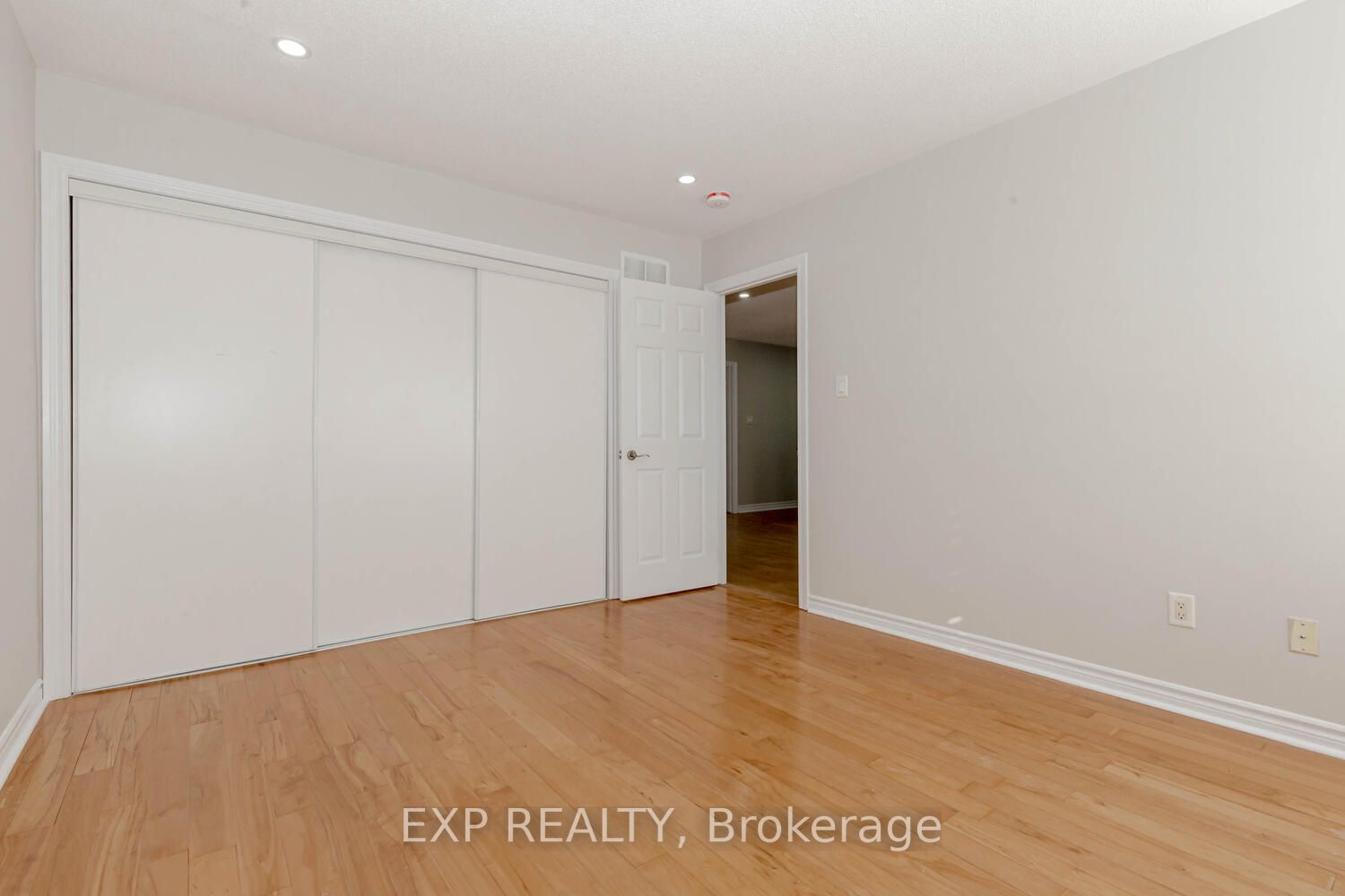 227 Queen Mary Drive W