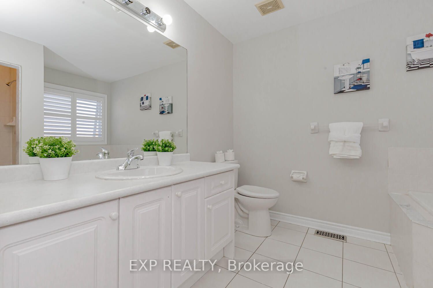 227 Queen Mary Drive W