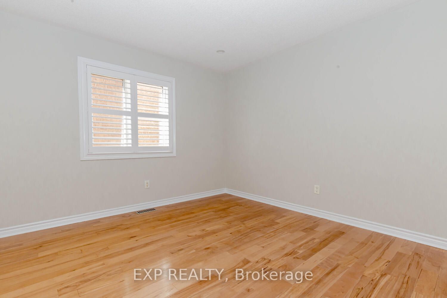 227 Queen Mary Drive W
