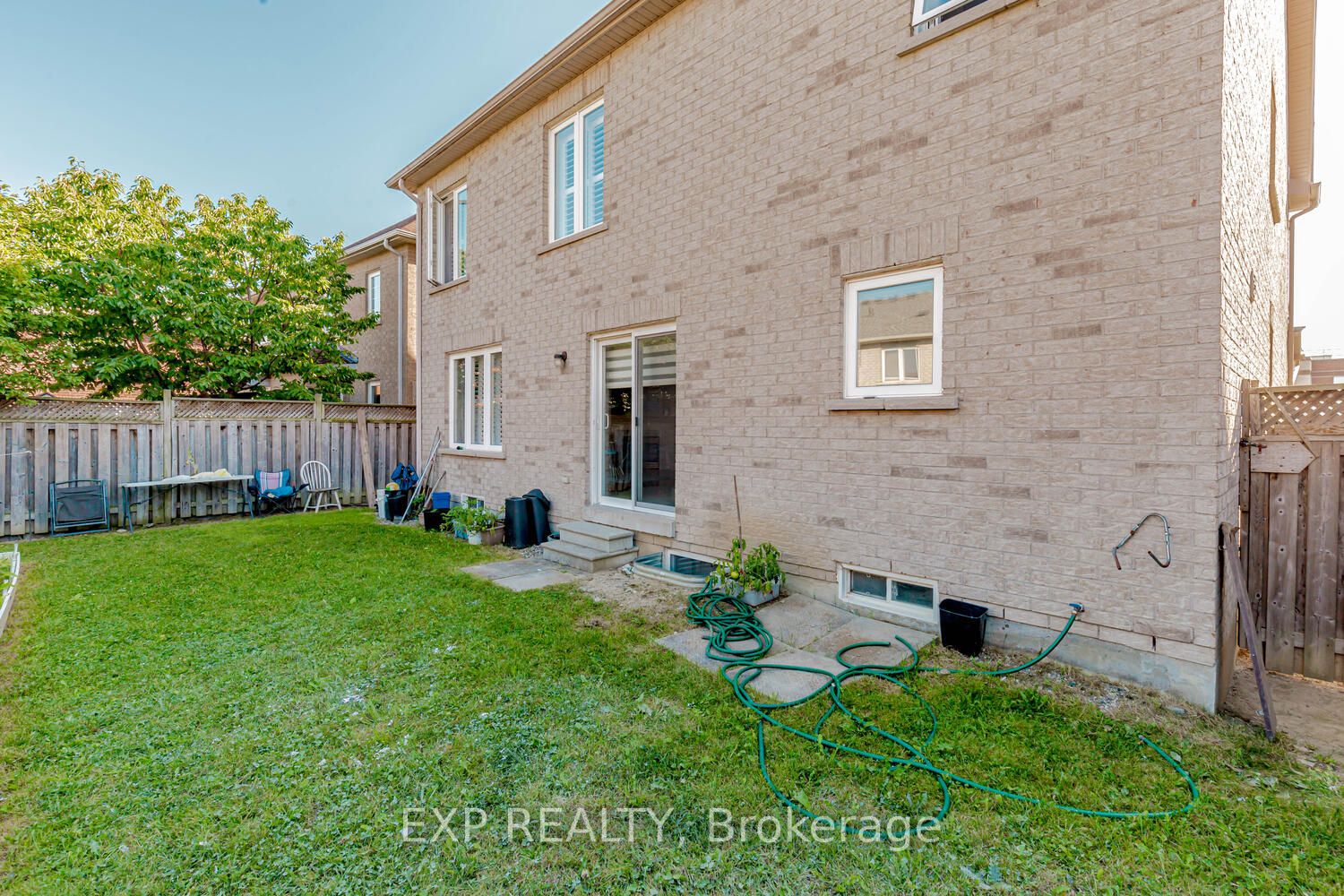 227 Queen Mary Drive W