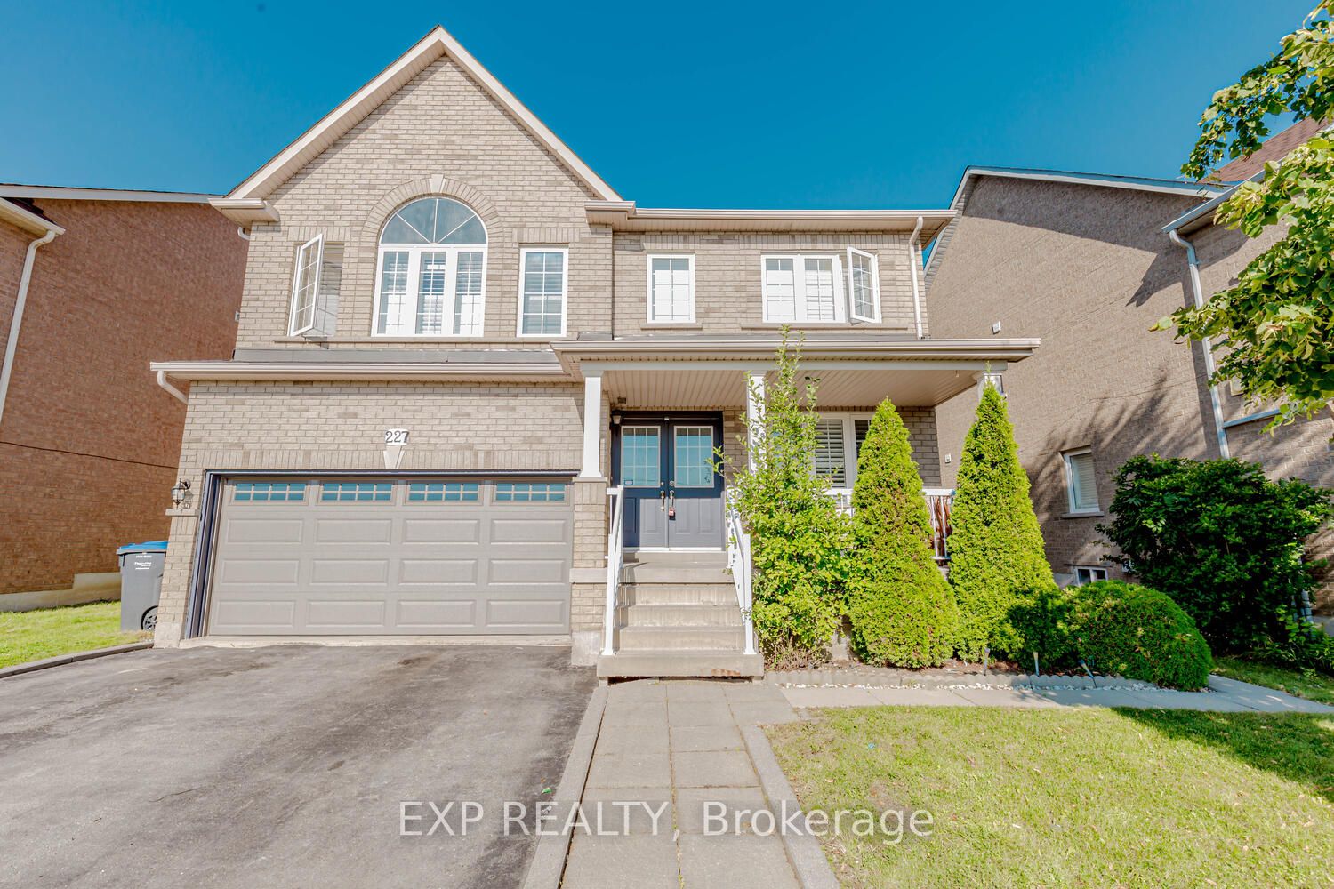 227 Queen Mary Dr W