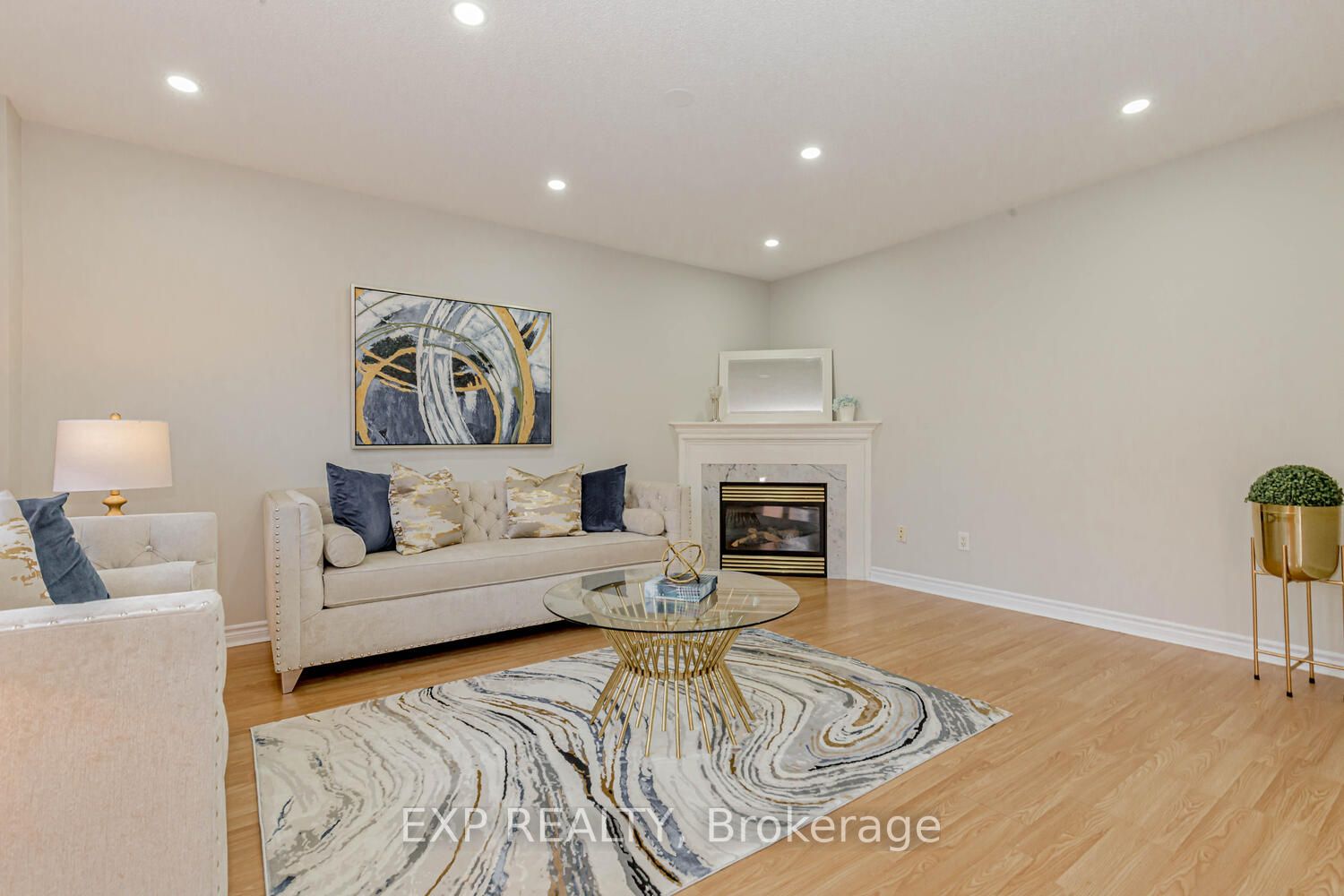 227 Queen Mary Drive W