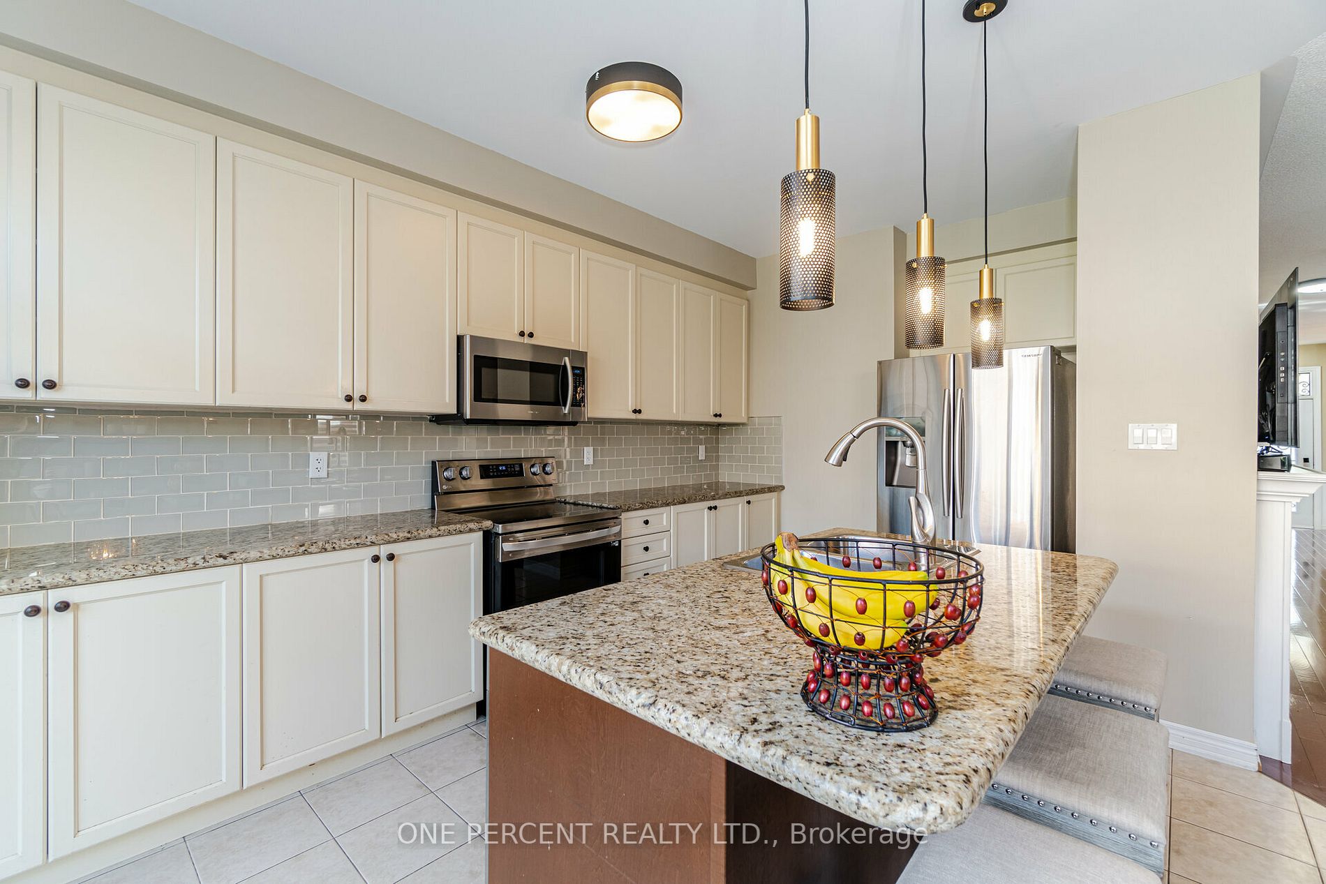 22 Amaryllis Dr