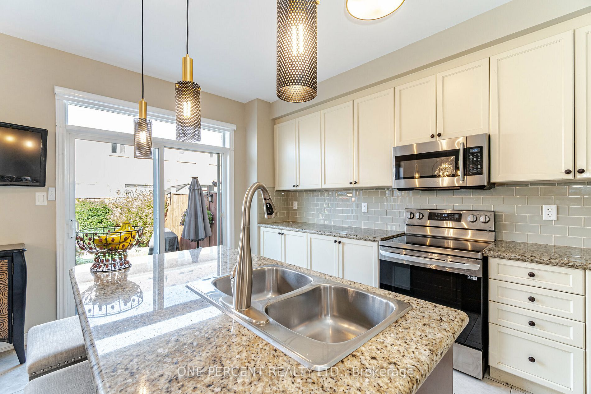 22 Amaryllis Dr