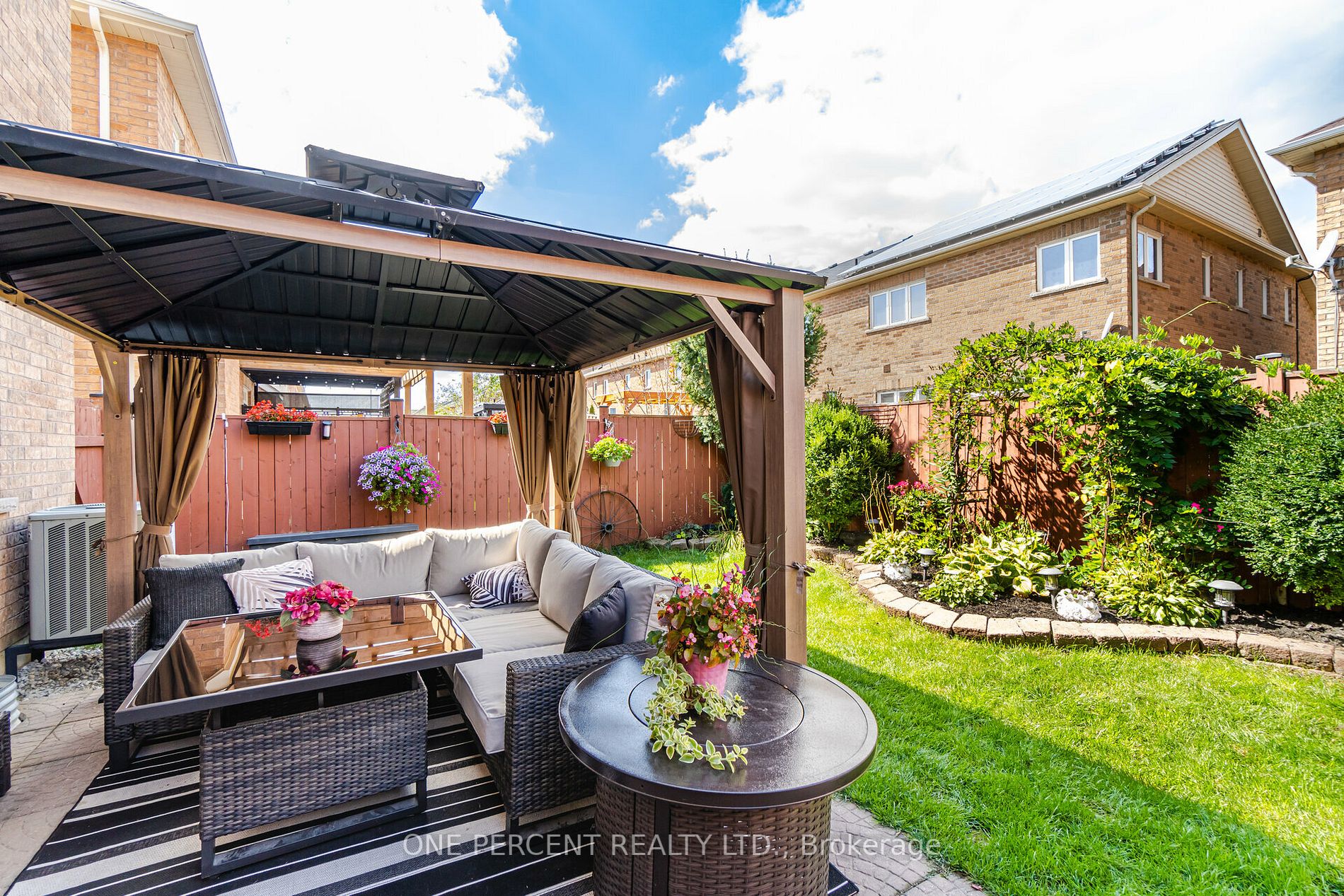22 Amaryllis Dr