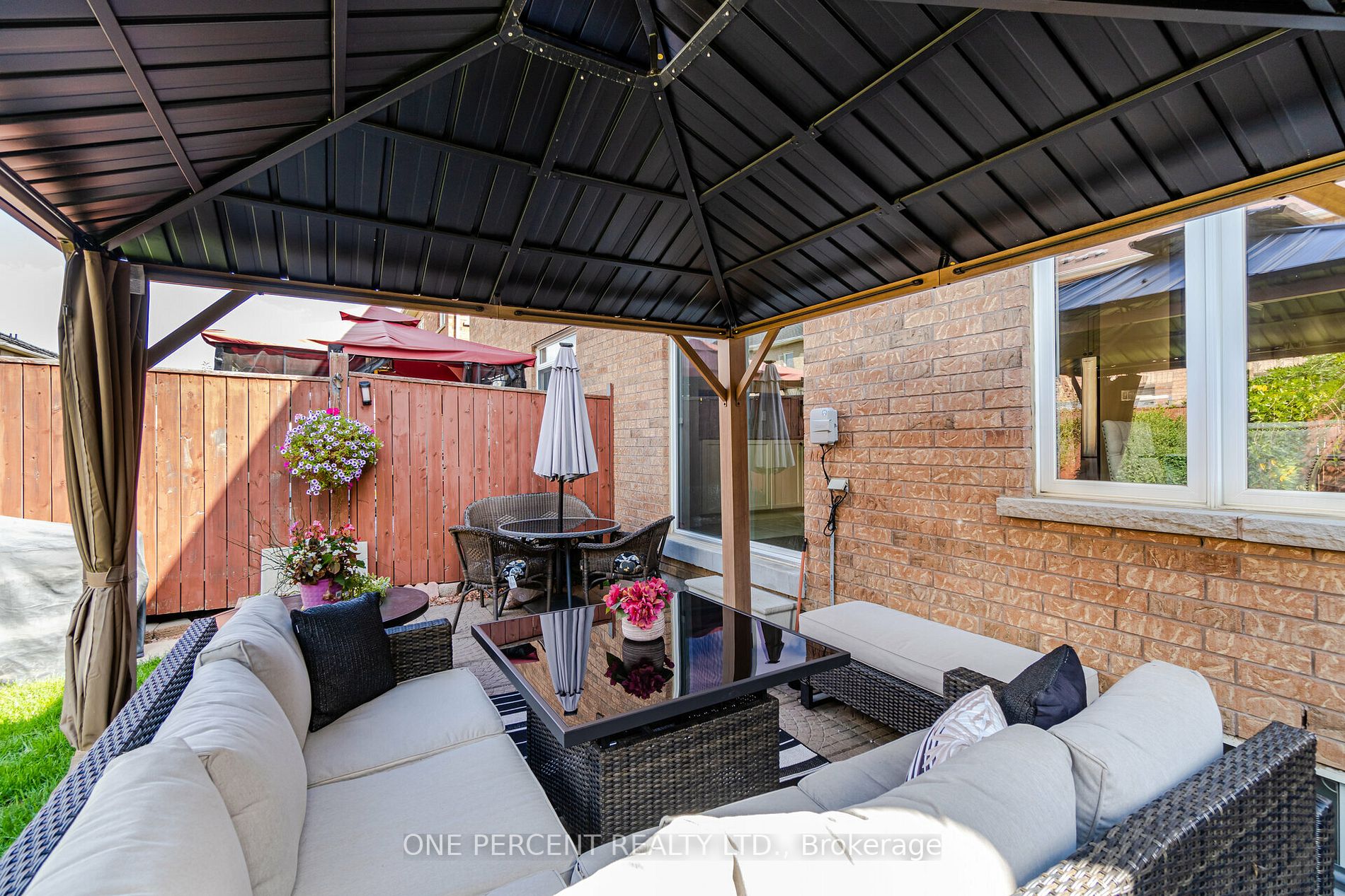 22 Amaryllis Dr