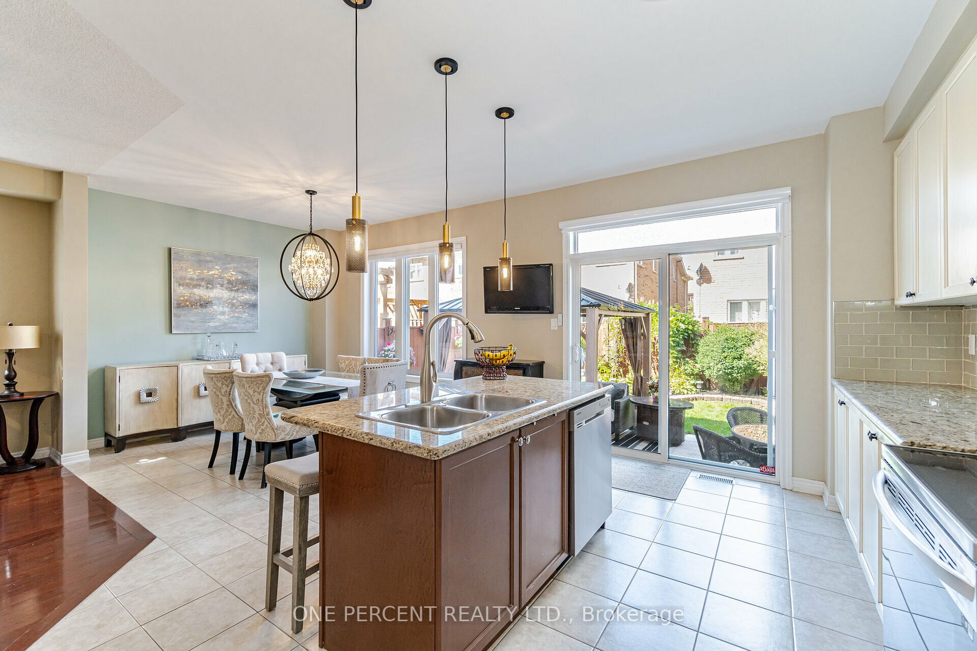 22 Amaryllis Dr