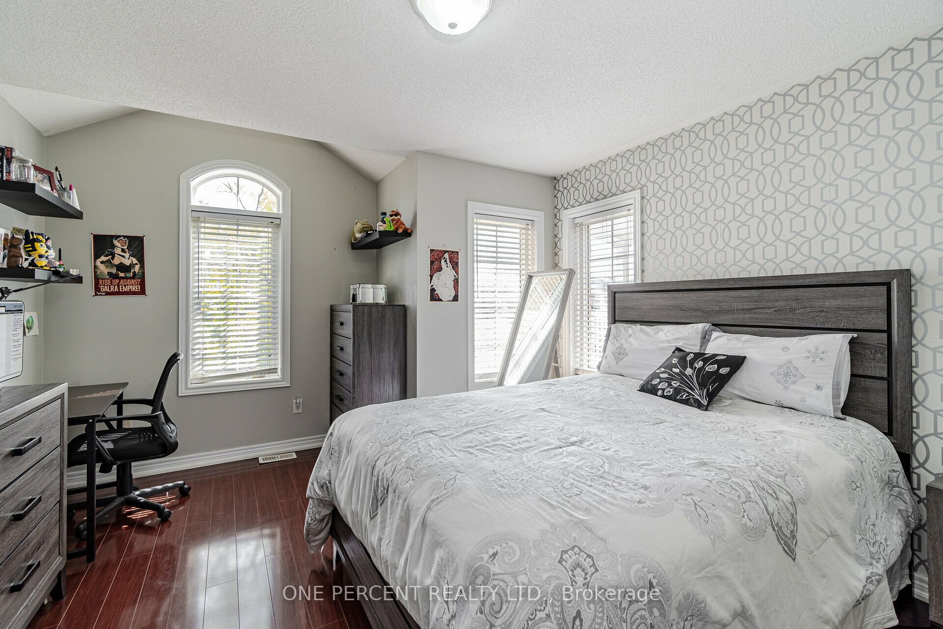 22 Amaryllis Dr