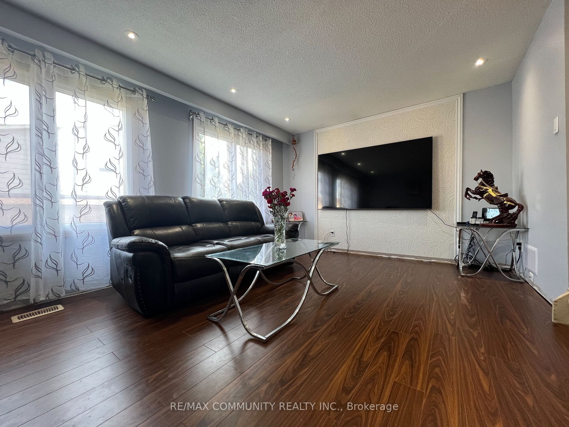37 Wikander Way