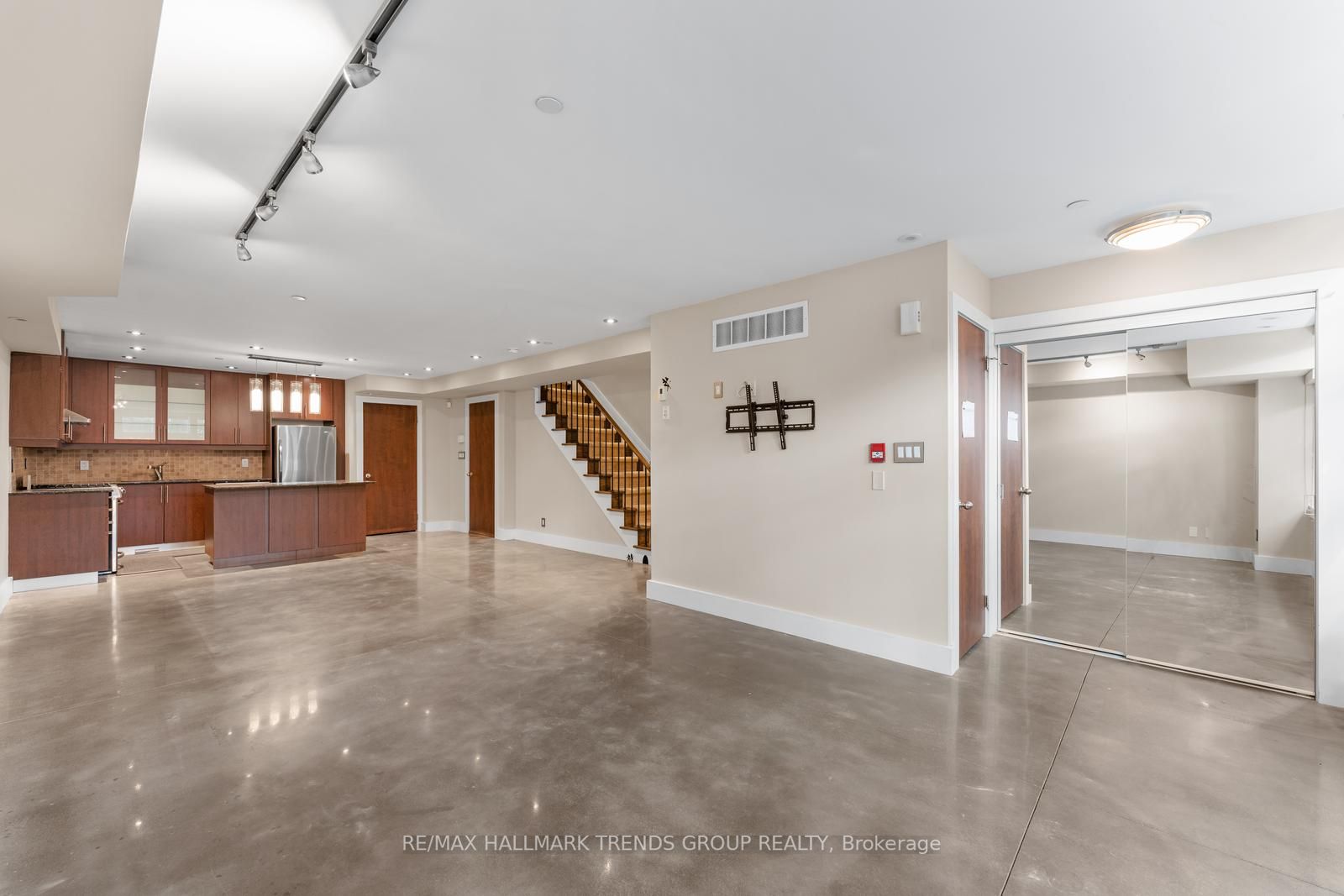 550 Hopewell Ave, #101