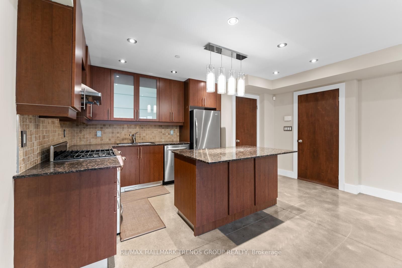 550 Hopewell Ave, #101