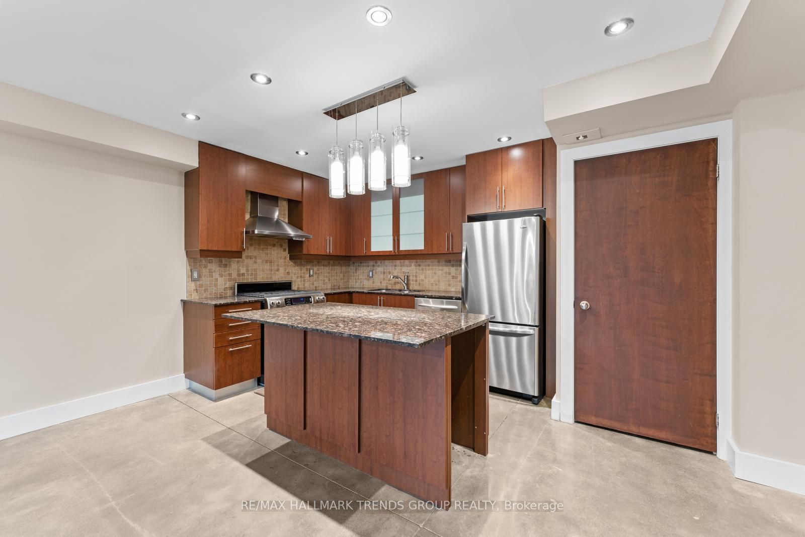 550 Hopewell Ave, #101